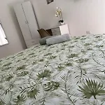 Andrea Accomodation 아파트 *