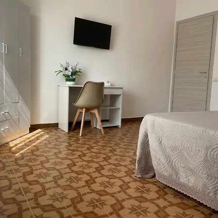 Andrea Accomodation דירה טרופאה