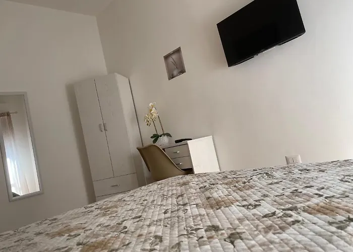 Andrea Accomodation דירה *