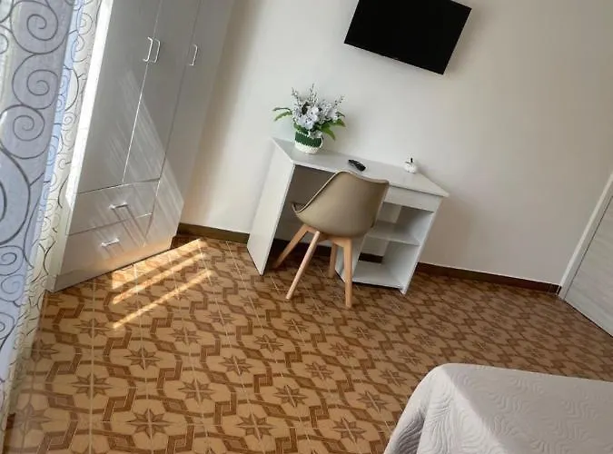 Andrea Accomodation דירה *